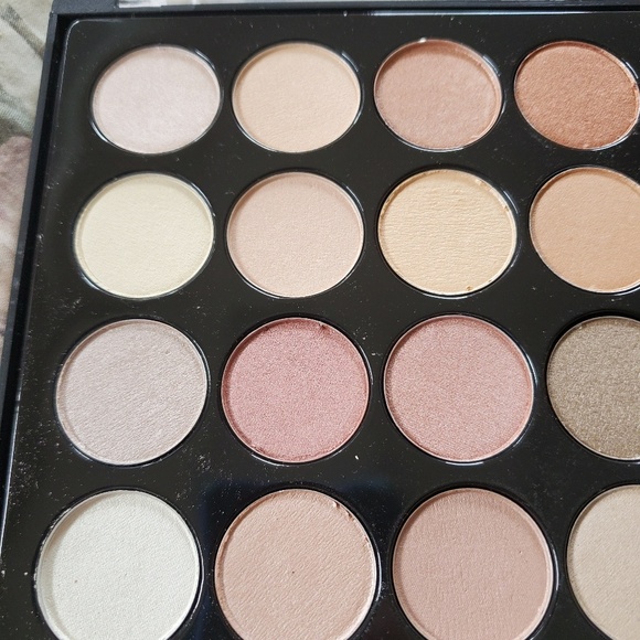Urban outfitters 28 color eyeshadow palette - Picture 3 of 5